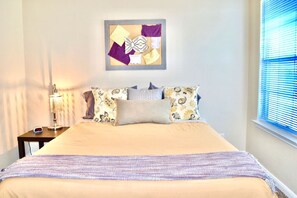 4 عدّة غرف نوم ومكواة/لوح كي وسرير سفر وواي فاي