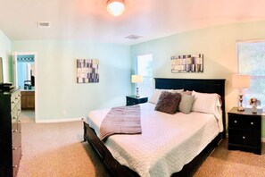 4 habitaciones, tabla de planchar con plancha, cuna de viaje y wifi