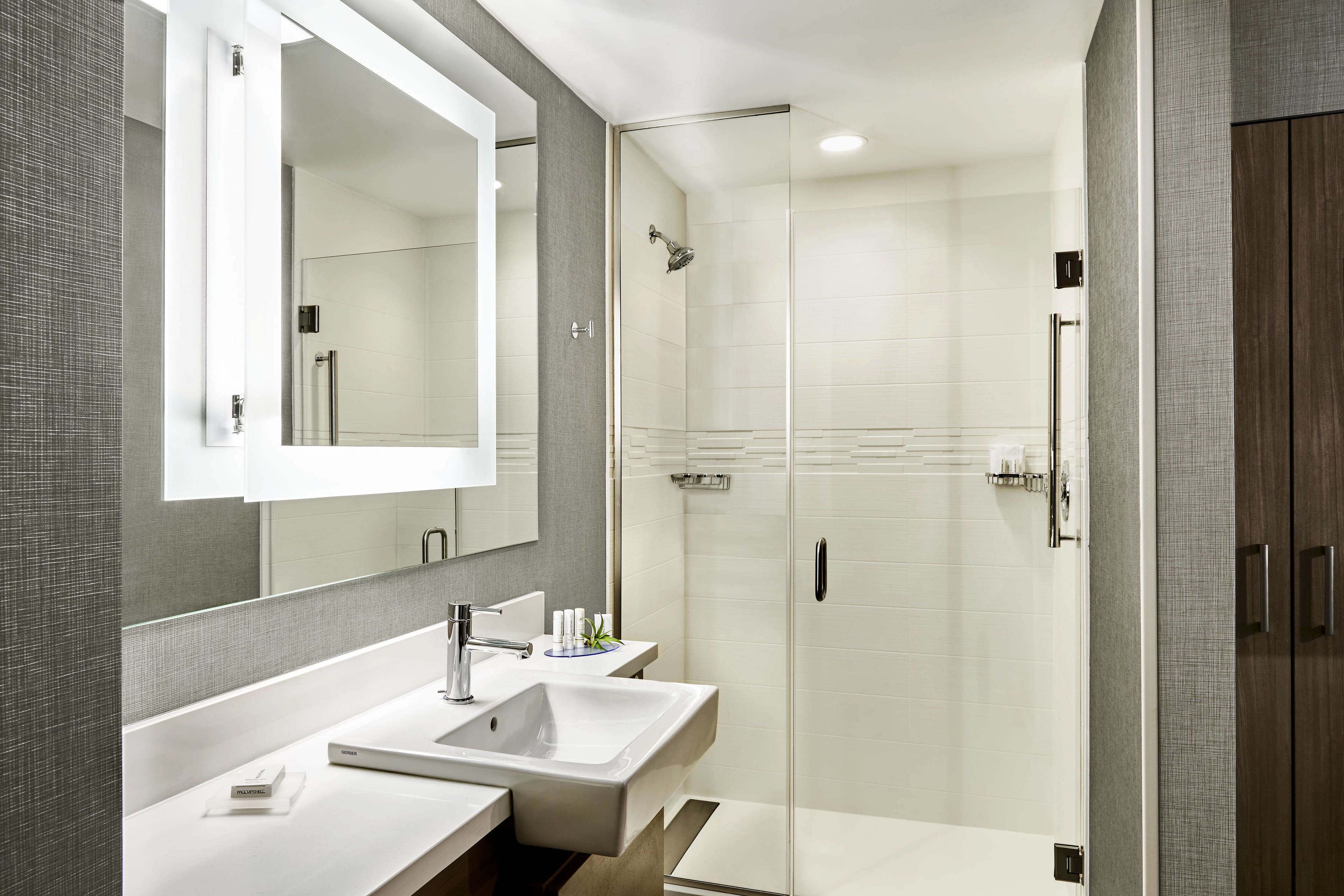 1 bedroom, desk, iron/ironing board, free cots/infant beds