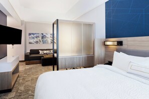 Suite, 1 Katil Raja (King) dengan Katil Sofa | 1 bilik tidur, meja, seterika/papan seterika, katil bayi/kot (percuma)