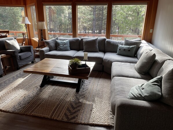 Smart TV, fireplace, DVD player, table football