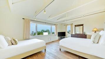 5 habitaciones, tabla de planchar con plancha y cuna de viaje