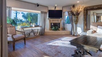Smart TV, lareira, DVD player, mesa de pingue-pongue