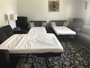 Interior - CLOSE TO ARK, SPARKLING CLEAN, BIG FAMILIES, CABLE, KING BED, BACK YARD (Williamstown)