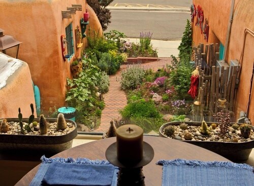 Red Cat House Vacation Apartment