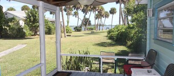 The Lodge, acogedora cabaña King de un dormitorio en la laguna Indian River