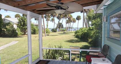 The Lodge, cozy one bedroom King Cottage on the Indian River Lagoon