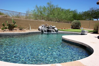 Hermosa Estrella Mountain Home con piscina privada y putting green