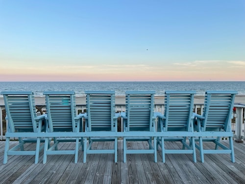 Beachfront - Pirate's Treasure - 6 bed 4 bath,  large deck  