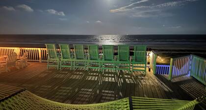 Beachfront - Pirate's Treasure - 6 bed 4 bath, large deck