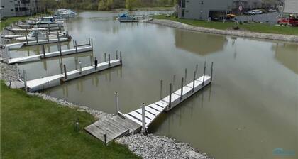 Great for Vacationers • Bird Watchers • Davis Bessie • Fishing-Charters on Site