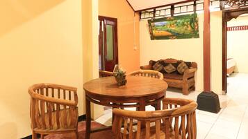 Family Double Room | Free WiFi, bed sheets