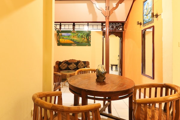 Family Double Room | Free WiFi, bed sheets