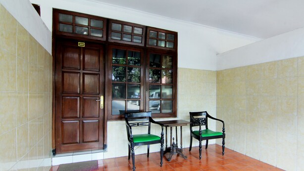 Unclassified image, 1 of 35, button - Hotel Sala (Yogyakarta)