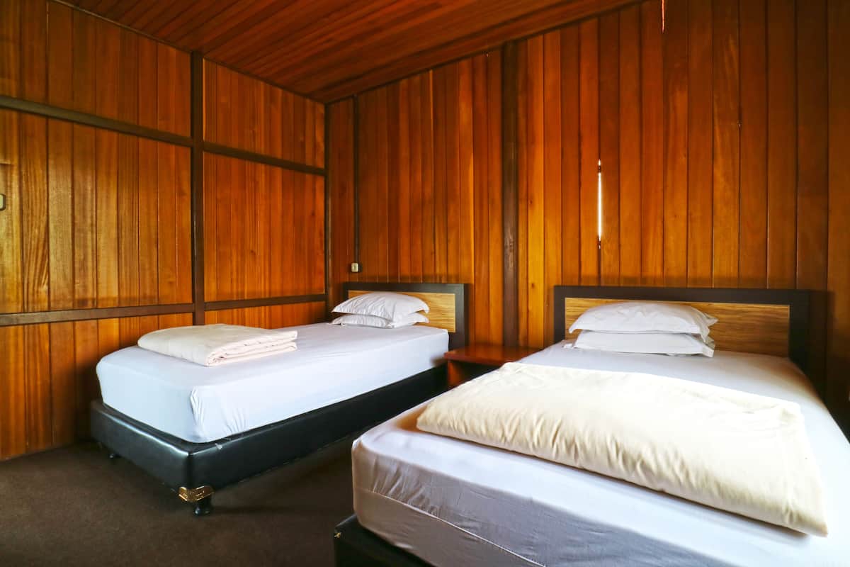 Premium bedding, desk, bed sheets