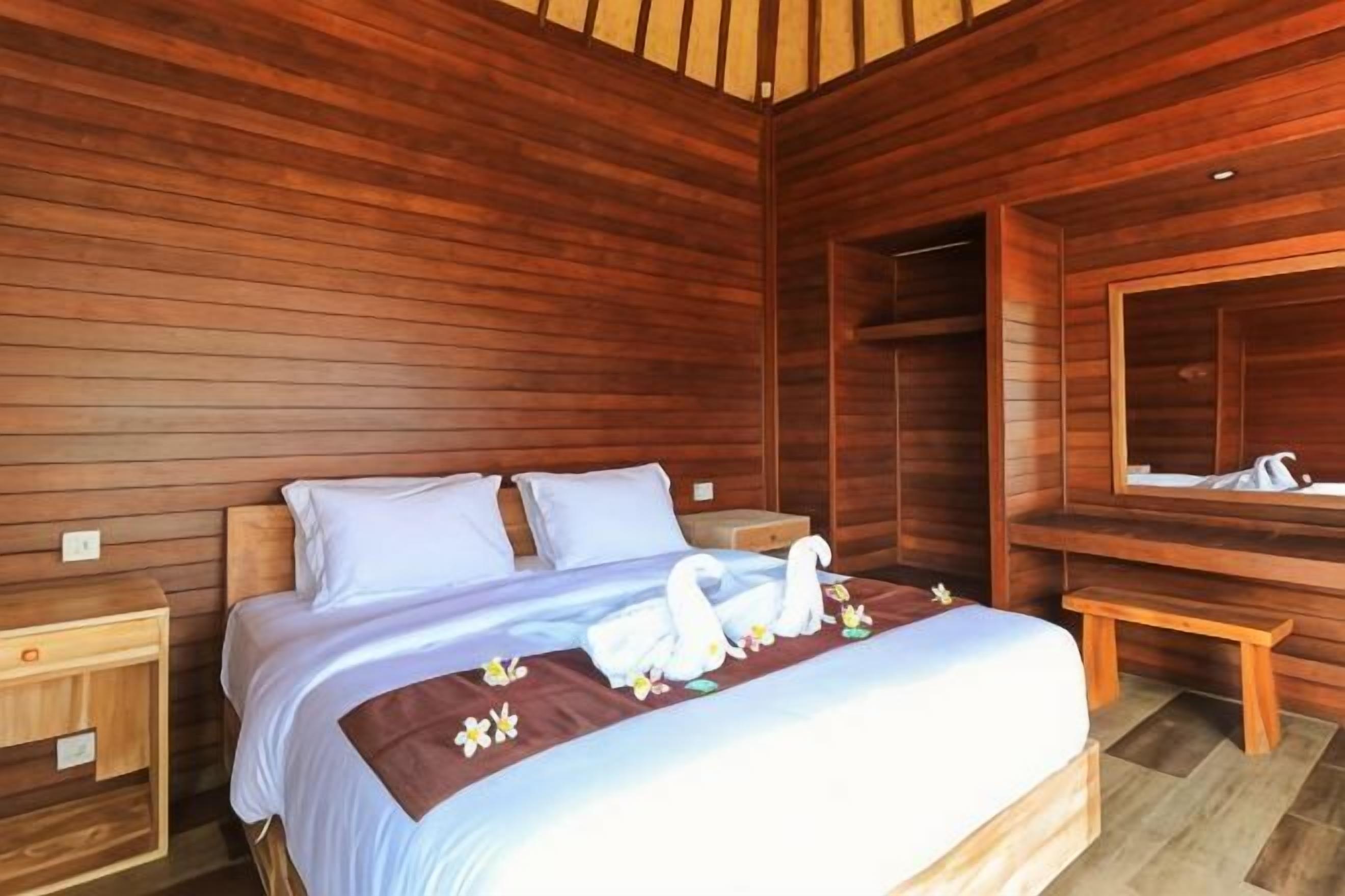 Premium bedding, in-room safe, desk, rollaway beds