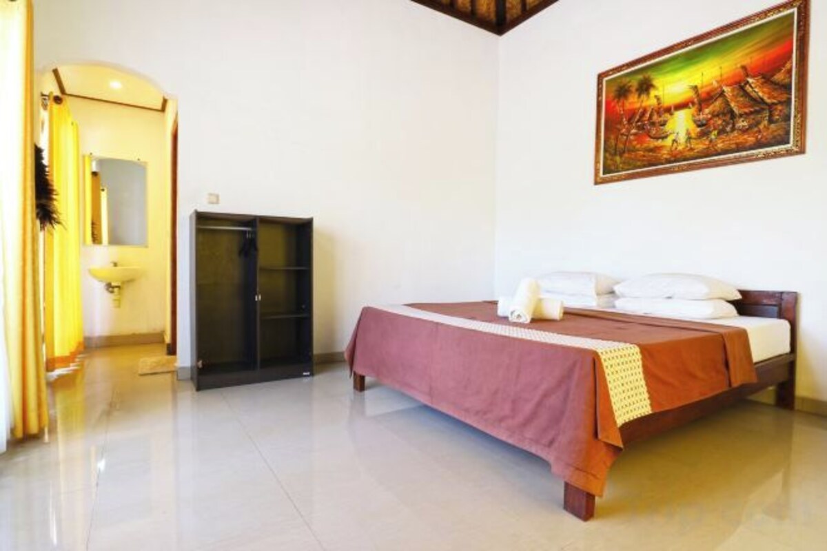 Premium bedding, in-room safe, desk, rollaway beds (surcharge)