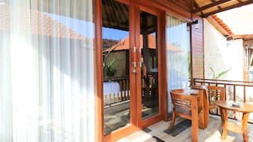 Premium bedding, in-room safe, desk, rollaway beds