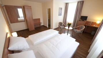 Bàn, truy cập Internet không dây miễn phí, bộ trải giường