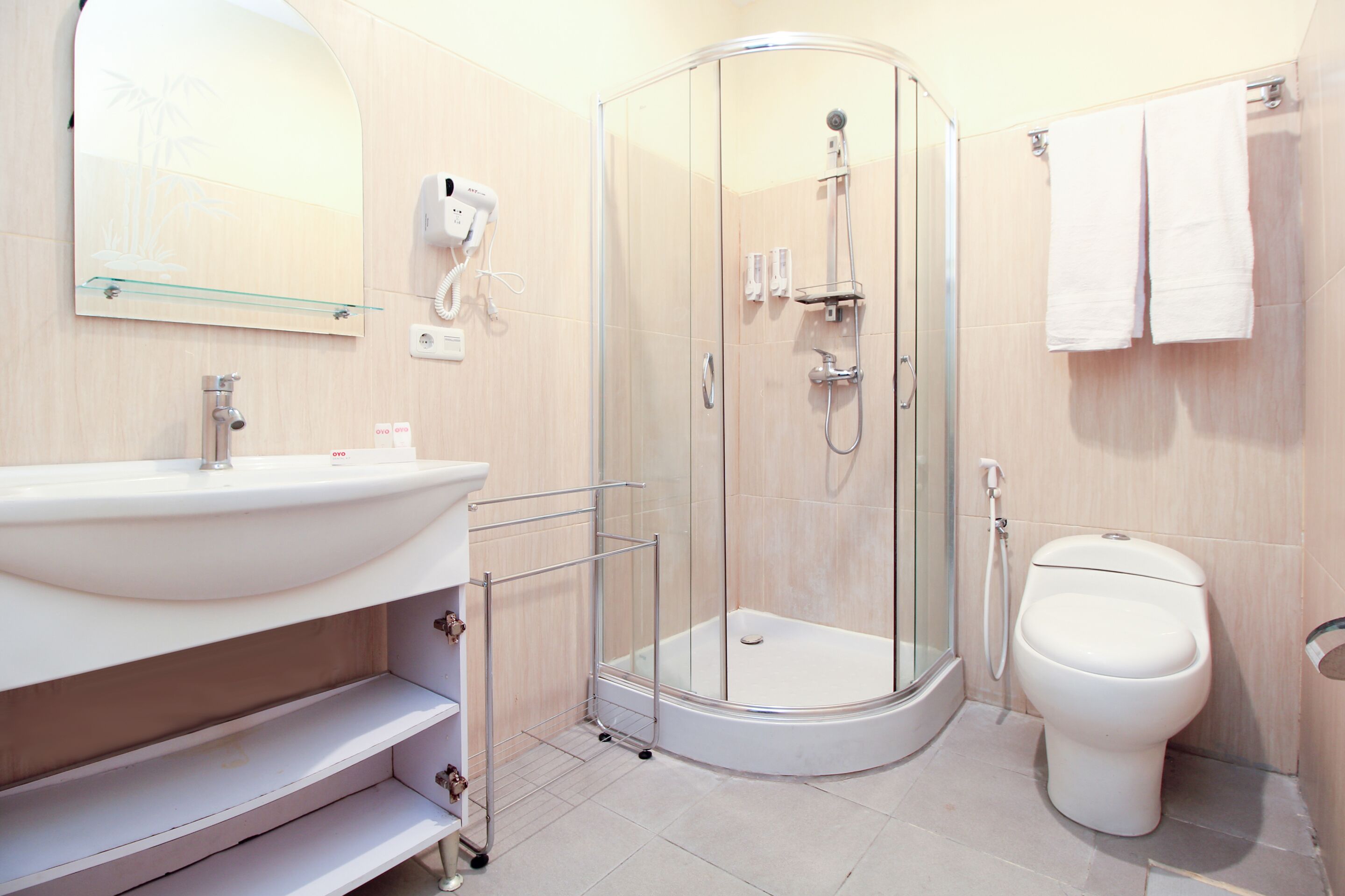 Suite Keluarga | Kamar mandi | Shower dan handuk