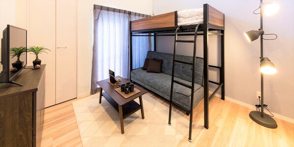 Individually decorated, individually furnished, free WiFi, bed sheets - Trip Pod Minoshima A (Fukuoka)