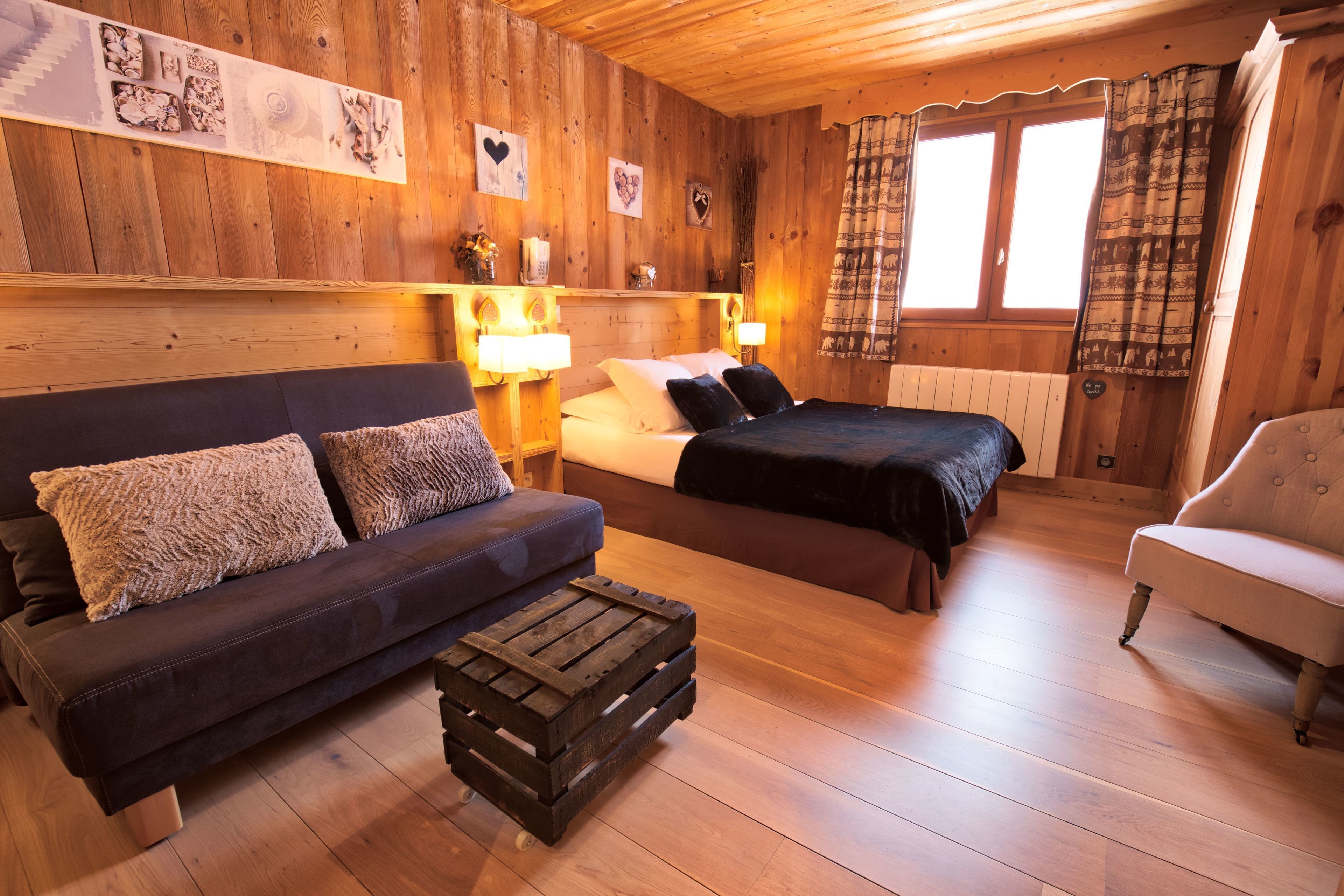 Decoració individual, mobiliari individual i planxa i posts de planxar 