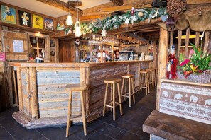 Bar (on property) - Chalet Hôtel du Mont Charvin (Cohennoz)