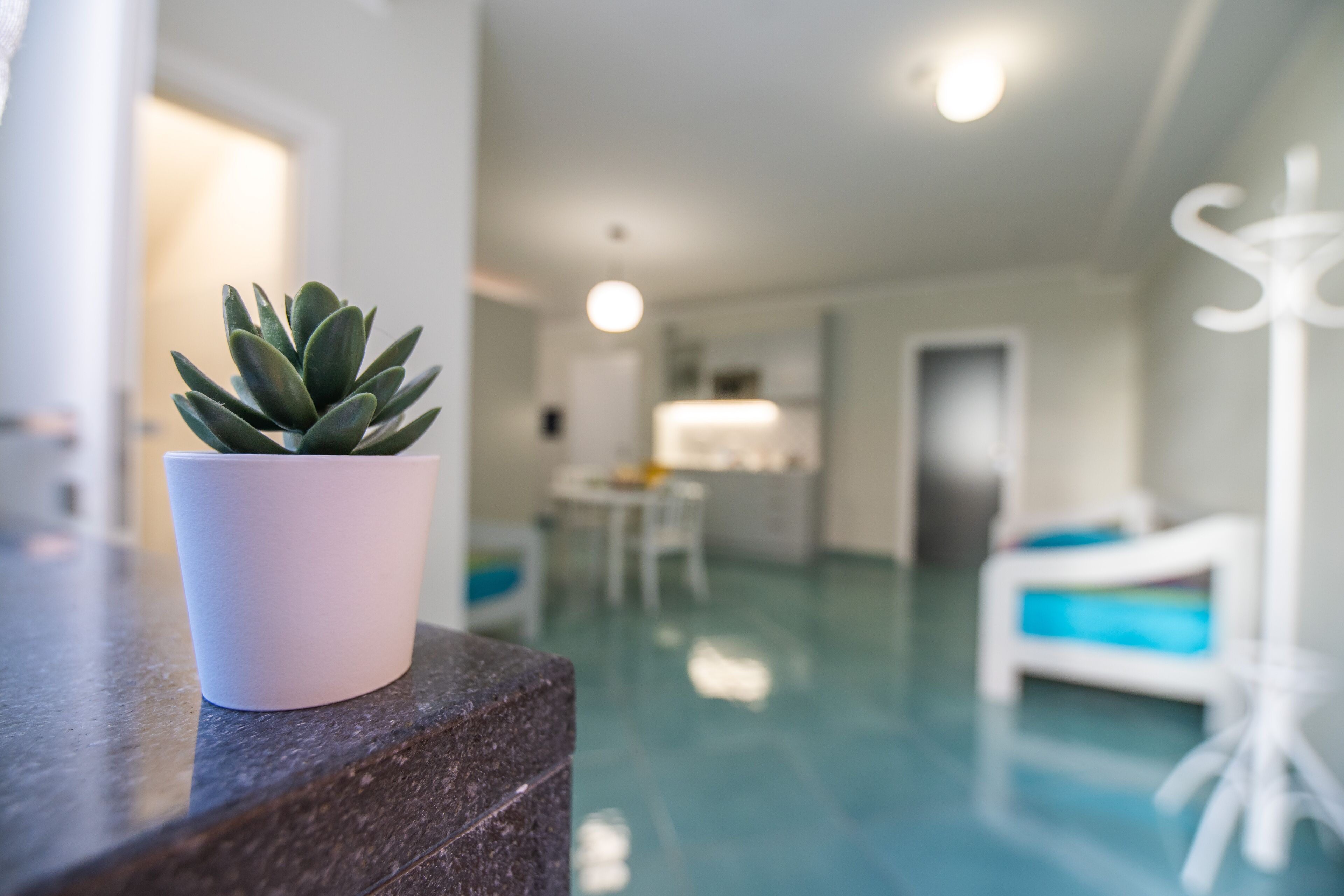 舒适公寓 | 起居区 | 40-英寸智能电视 （配备数码频道）、电视