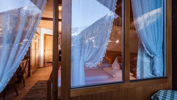 Exclusive Double Room, Non Smoking (Holunder) | Living area | Flat-screen TV
