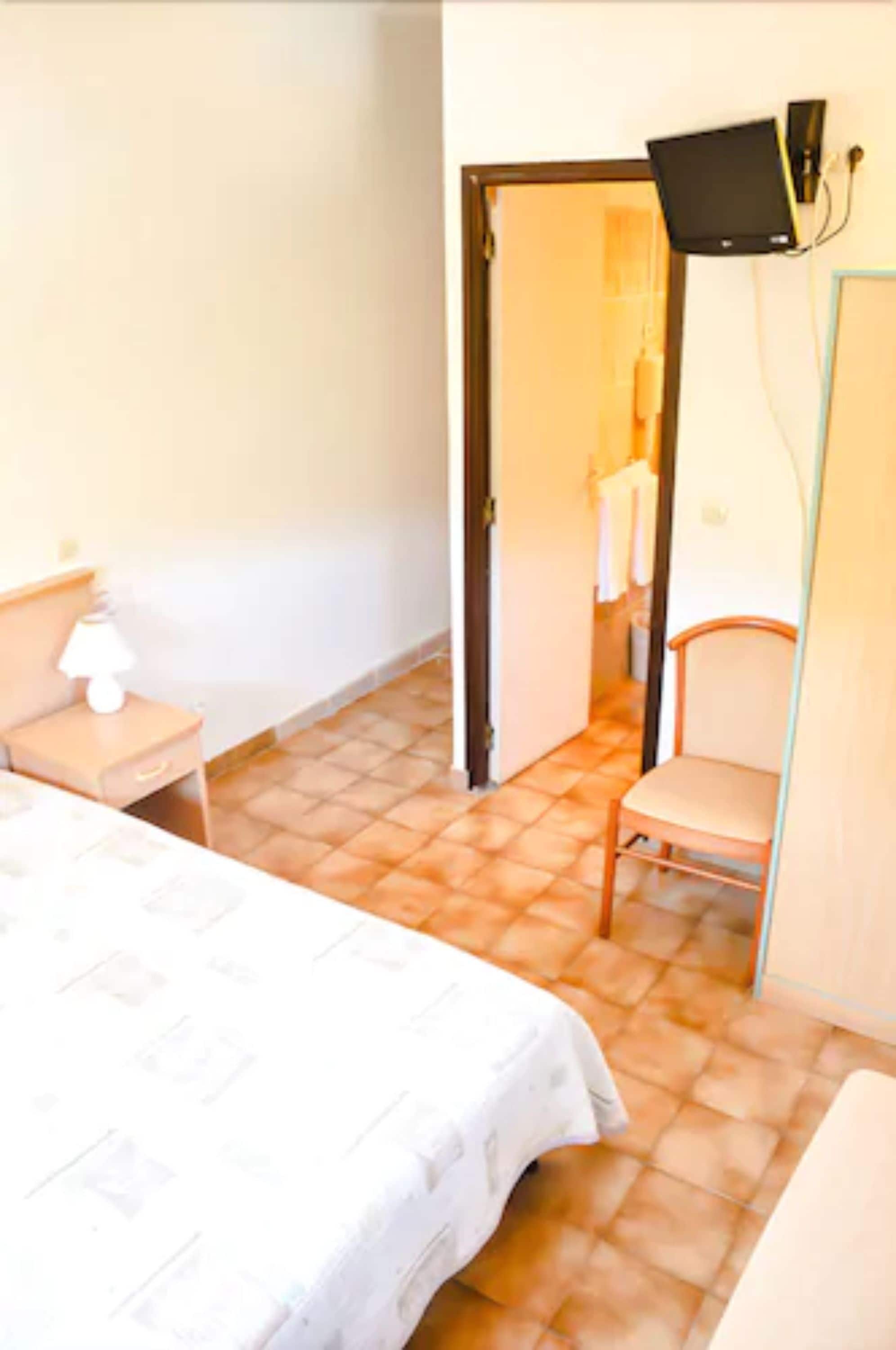 individually decorated, individually furnished, desk, soundproofing