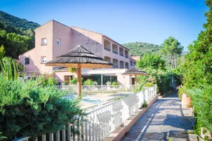 Fachada de la propiedad