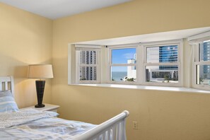 3 bedrooms, desk, iron/ironing board, WiFi