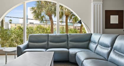 Clearwater Beach Getaway~ 3 Bedroom Waterfront Condo