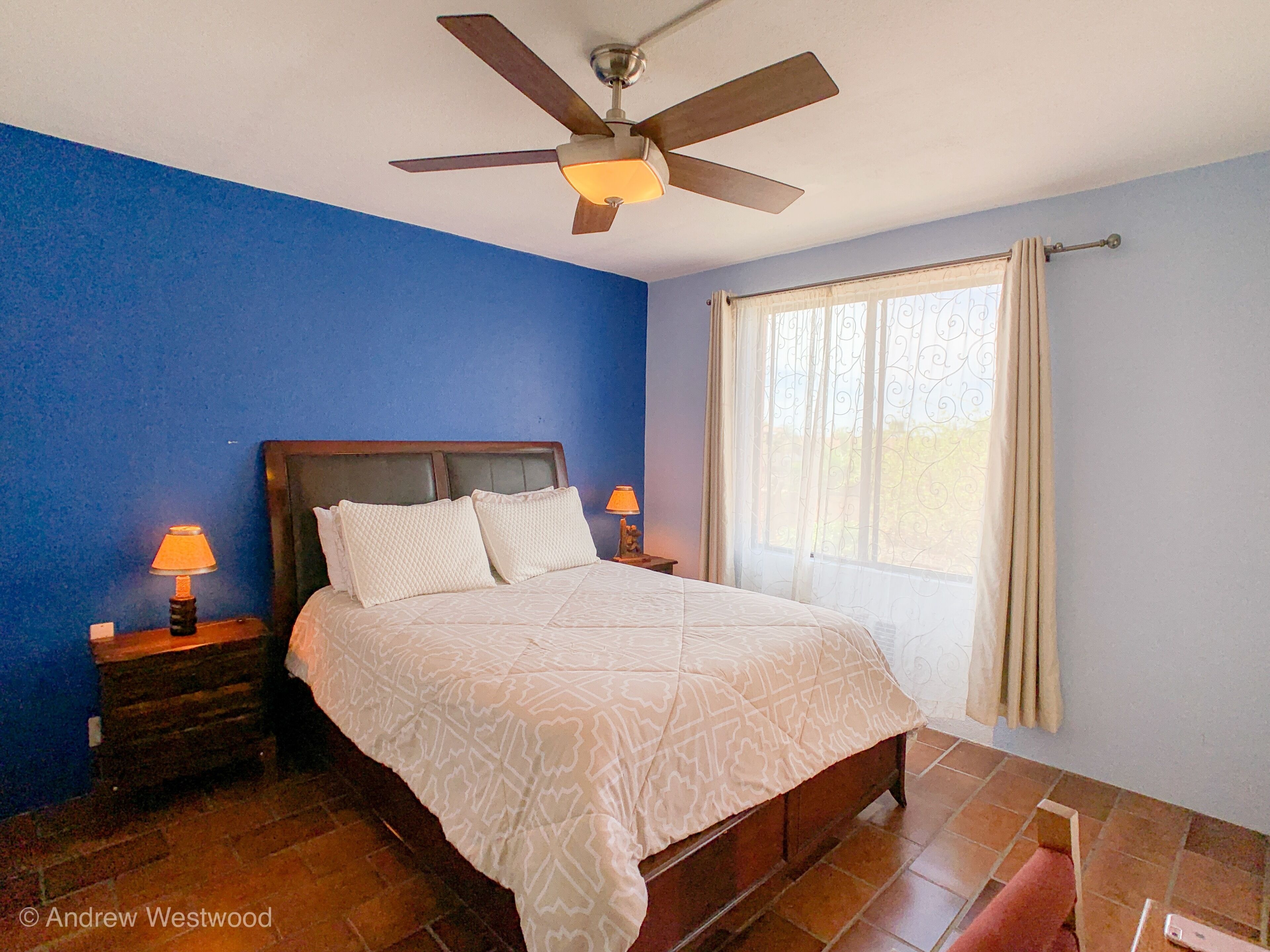 2 habitaciones, tabla de planchar con plancha y wifi gratis 