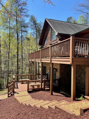 Exterior - Spacious Log Home, Waterfront, Very Private, Book now for Family Vacations (Lake Lure)