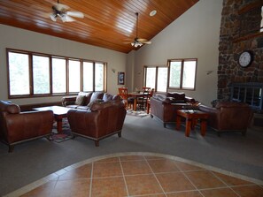 TV, fireplace - Iron Horse 1 bedroom sleeps 4 - cozy condo getaway (Winter Park)