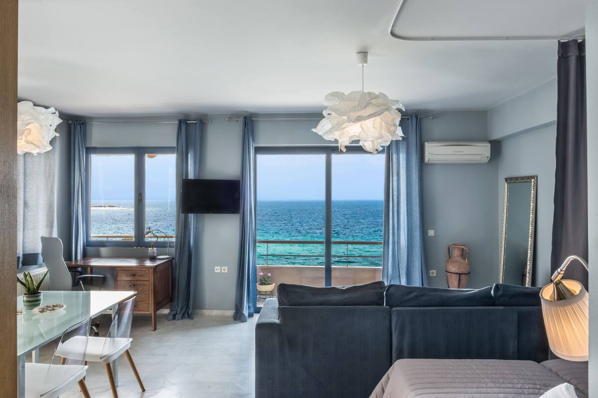 Apartamento, vistas al mar (Third Floor) | Zona de estar | Una televisión de pantalla plana