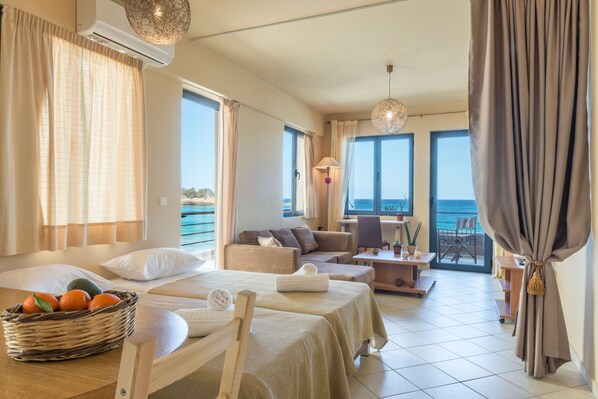 Appartement, vue mer (Second Floor) | Salle de séjour