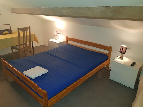 Room, Mezzanine (3) | 1 bedroom, individually furnished, iron/ironing board, free WiFi