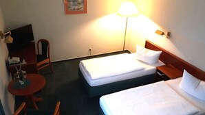 Desk, WiFi (free) - Hotel Brandenburg (Koenigs Wusterhausen)