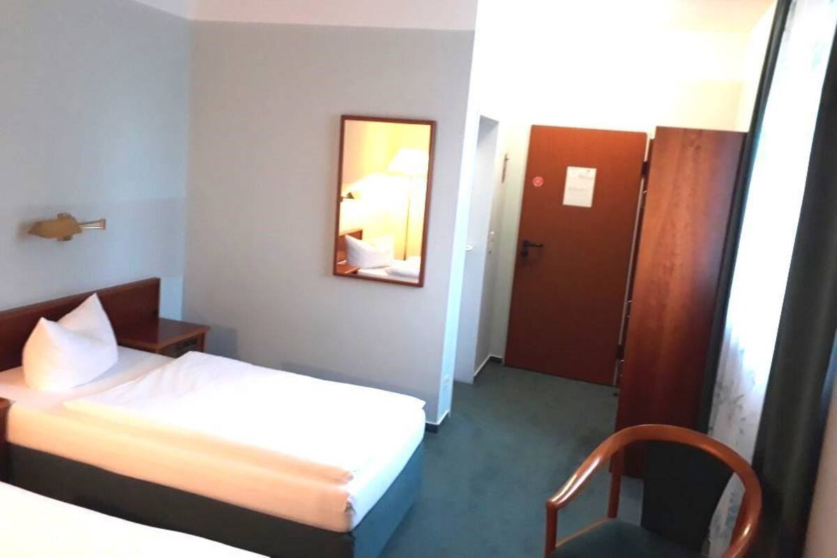 Triple Room, 3 Twin Beds, Non Smoking | Desk, free WiFi