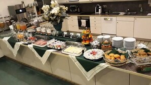 Free daily buffet breakfast - Hotel Brandenburg (Koenigs Wusterhausen)