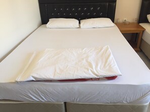 Standard-Dreibettzimmer | Bügeleisen/Bügelbrett, kostenloses WLAN