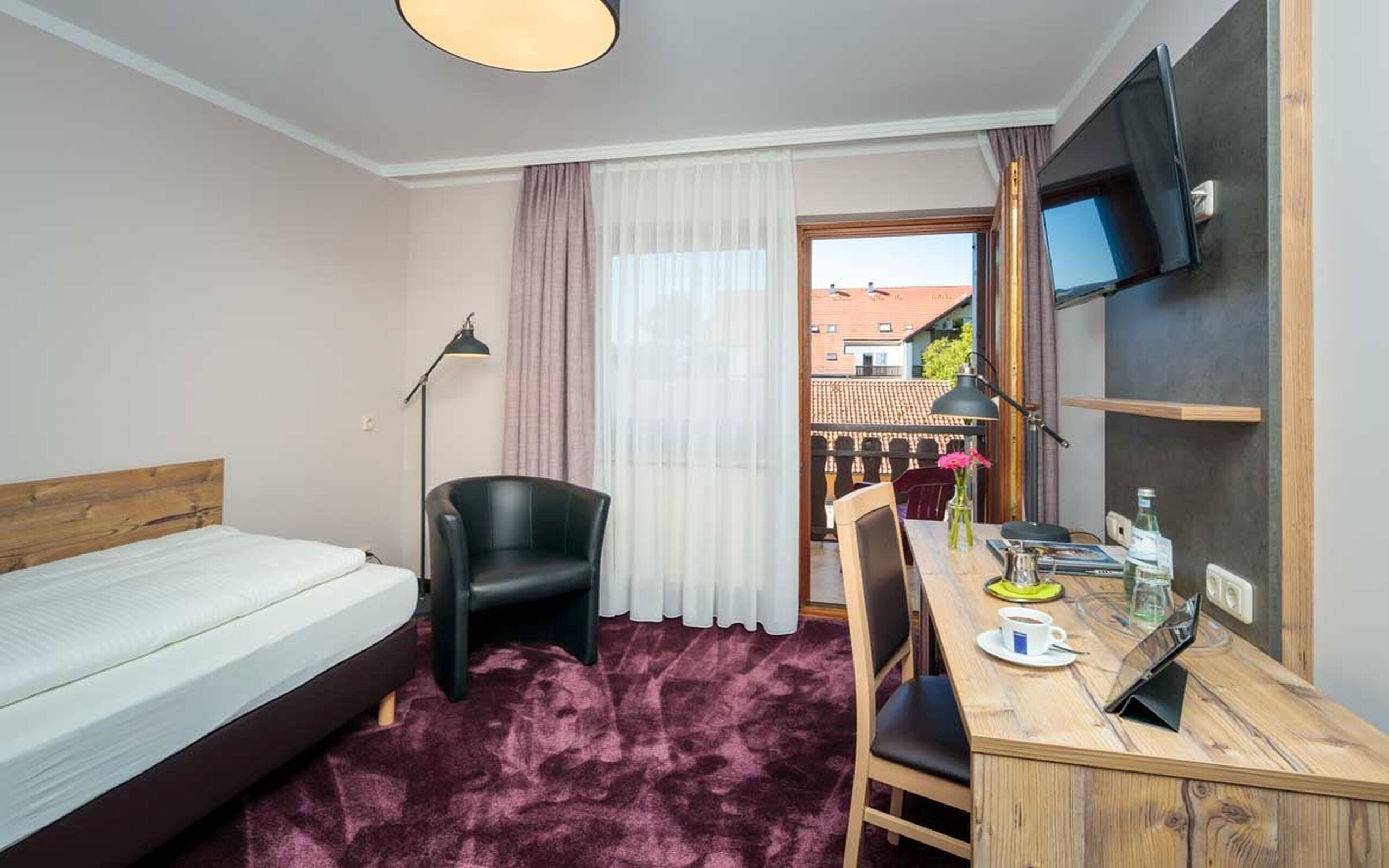 comfort single room | television