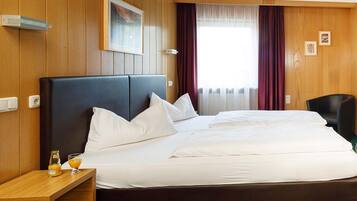 Classic Double Room | In-room safe, desk, free cribs/infant beds, free WiFi