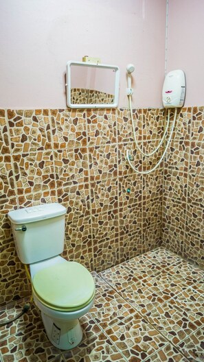Standard Double Room, 1 Double Bed, Non Smoking | Bathroom | Shower, free toiletries, towels - Roomquest Amphawa Vaylasamran Floating Market (Amphawa)