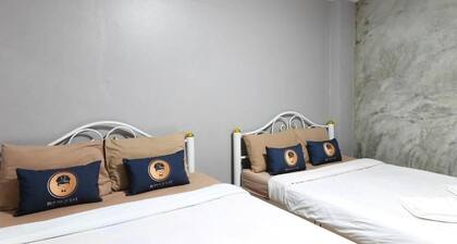 Roomquest Amphawa Vaylasamran Floating Market