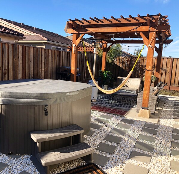 Terrace/patio - *NEW LISTING* LUXURIOUS and SPACIOUS Family friendly home w/ BRAND NEW HOT TUB** (Hollister)