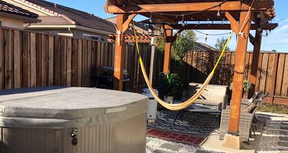 * NEUE LISTE * LUXUS- und RAUMFREUNDLICHES, familienfreundliches Haus mit brandneuem Whirlpool **