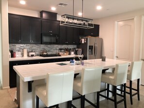 Fridge, microwave, oven, stovetop - *NEW LISTING* LUXURIOUS and SPACIOUS Family friendly home w/ BRAND NEW HOT TUB** (Hollister)